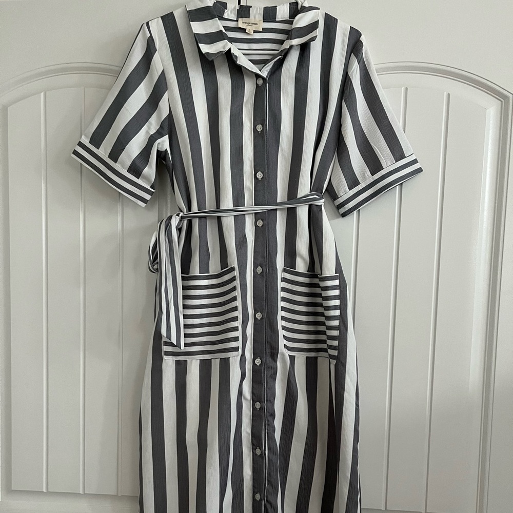 Selling this beautiful mid length dress. It is greyish blue . It’s so elegant!